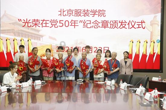 为什么男生买东西要先问女生要不要呢？你们觉得送礼物之前要询问对方吗？